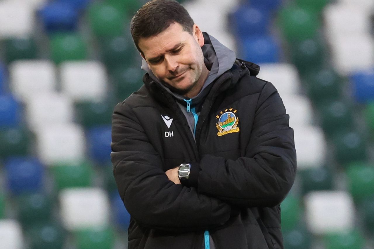 David Healy Blasts Pitch At Windsor Park After Linfield's Irish Cup ...